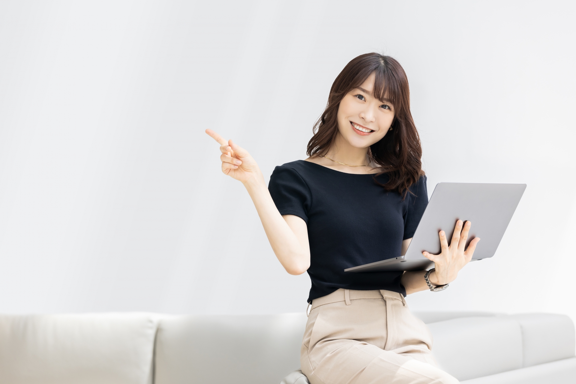 パソコン 女性 笑顔